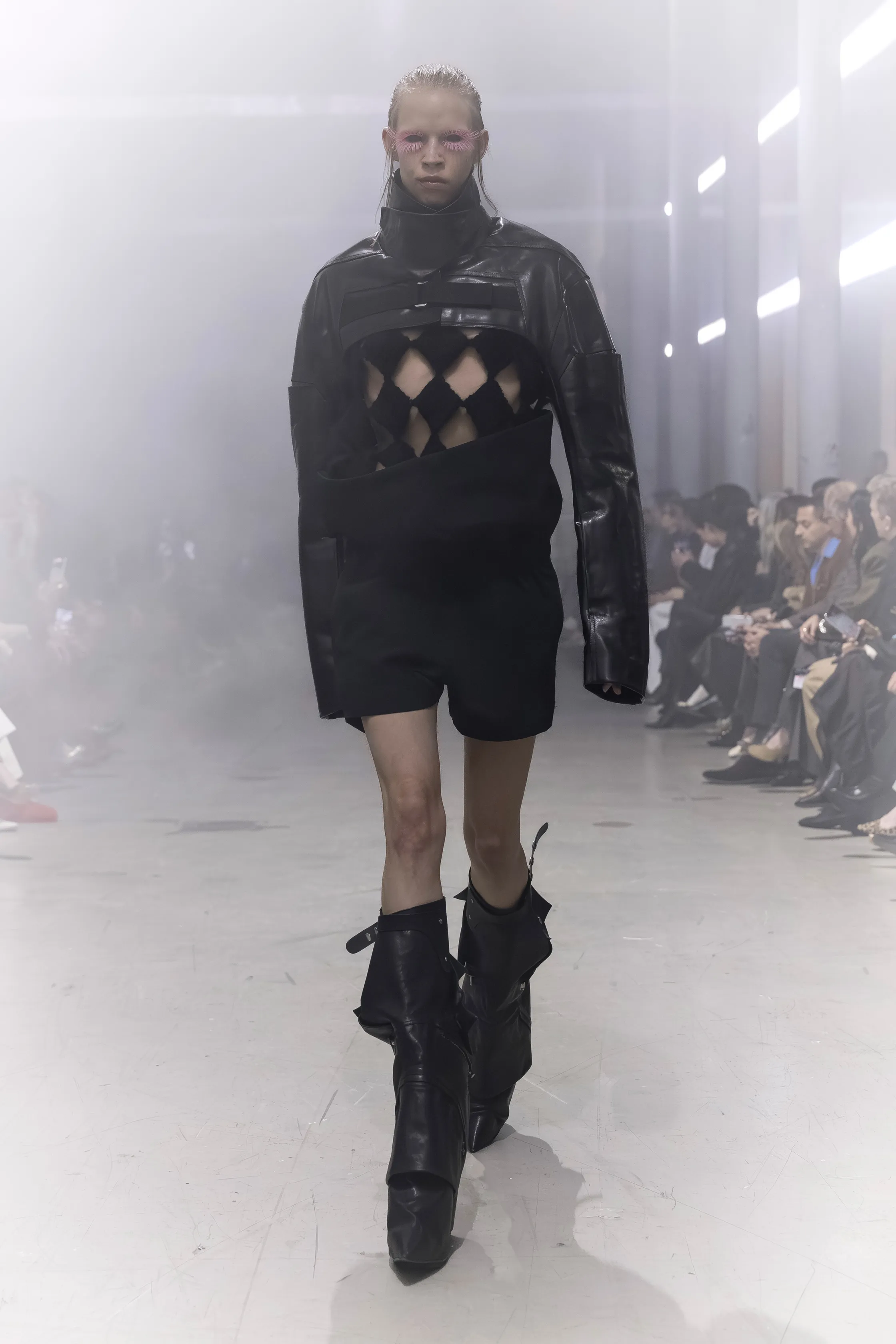00017-rick-owens-fall-2026-ready-to-wear-credit-brand