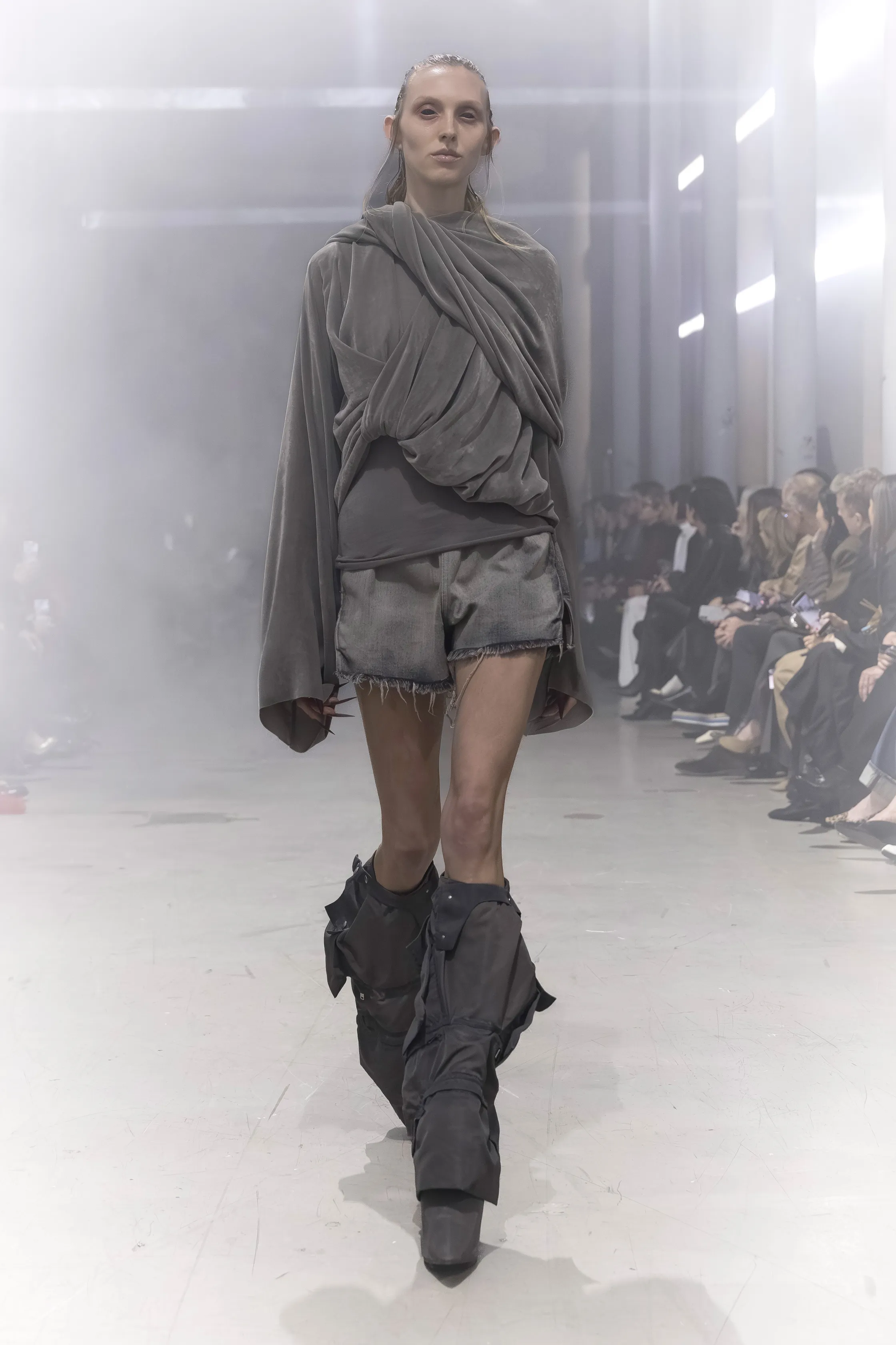 00025-rick-owens-fall-2026-ready-to-wear-credit-brand