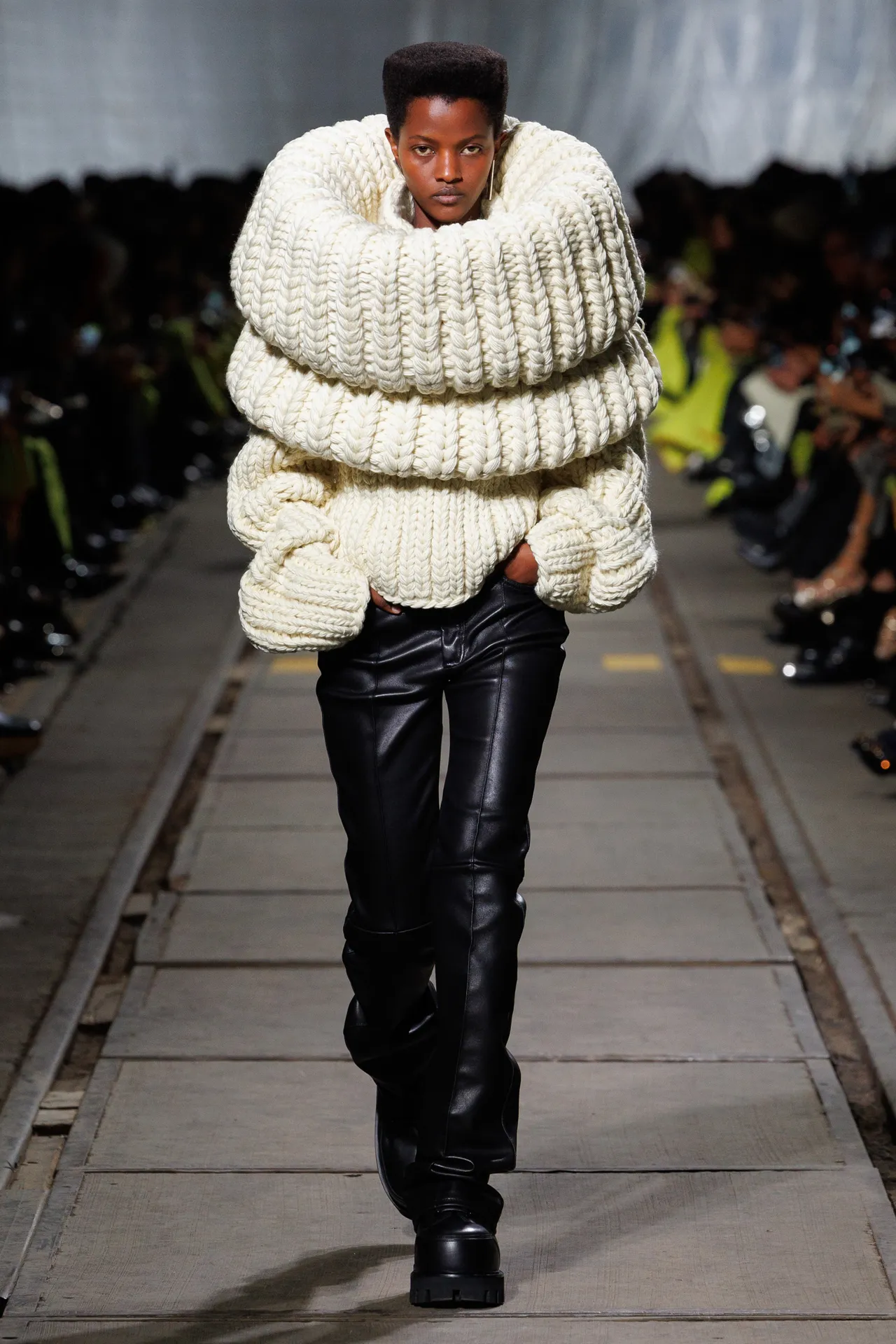 00025-alexander-mcqueen-fall-2024-ready-to-wear-credit-brand