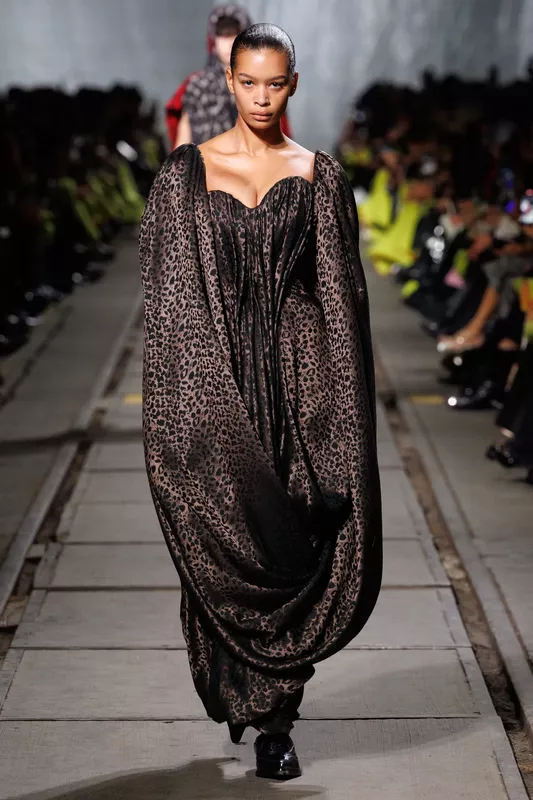 00017-alexander-mcqueen-fall-2024-ready-to-wear-credit-brand