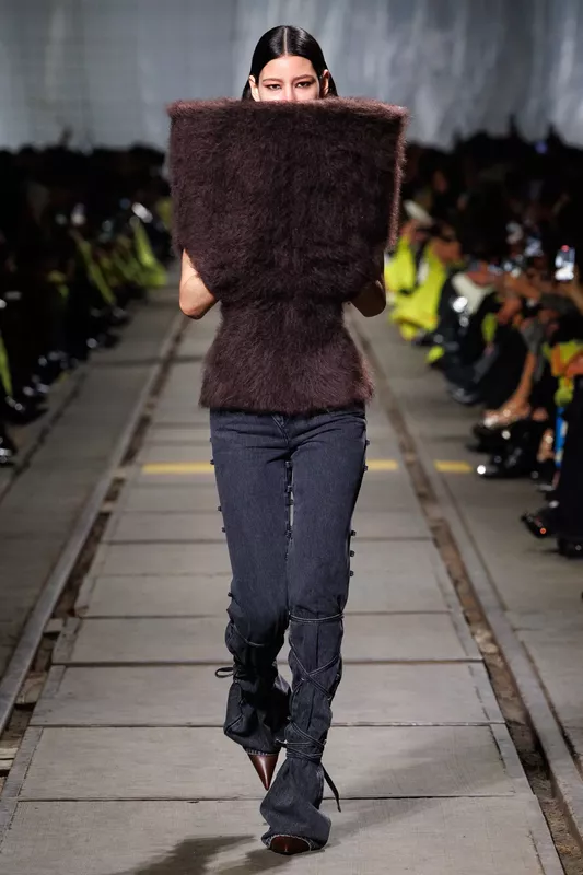 00023-alexander-mcqueen-fall-2024-ready-to-wear-credit-brand