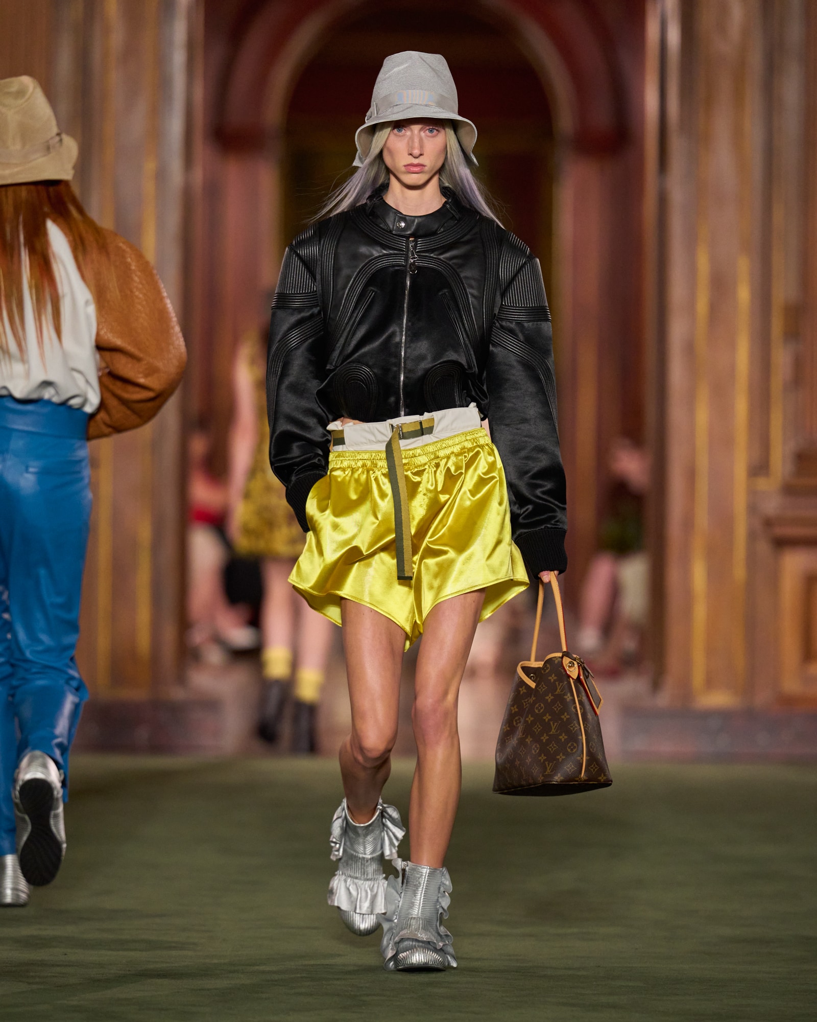 WOMEN_CRUISE_2027_Look_14