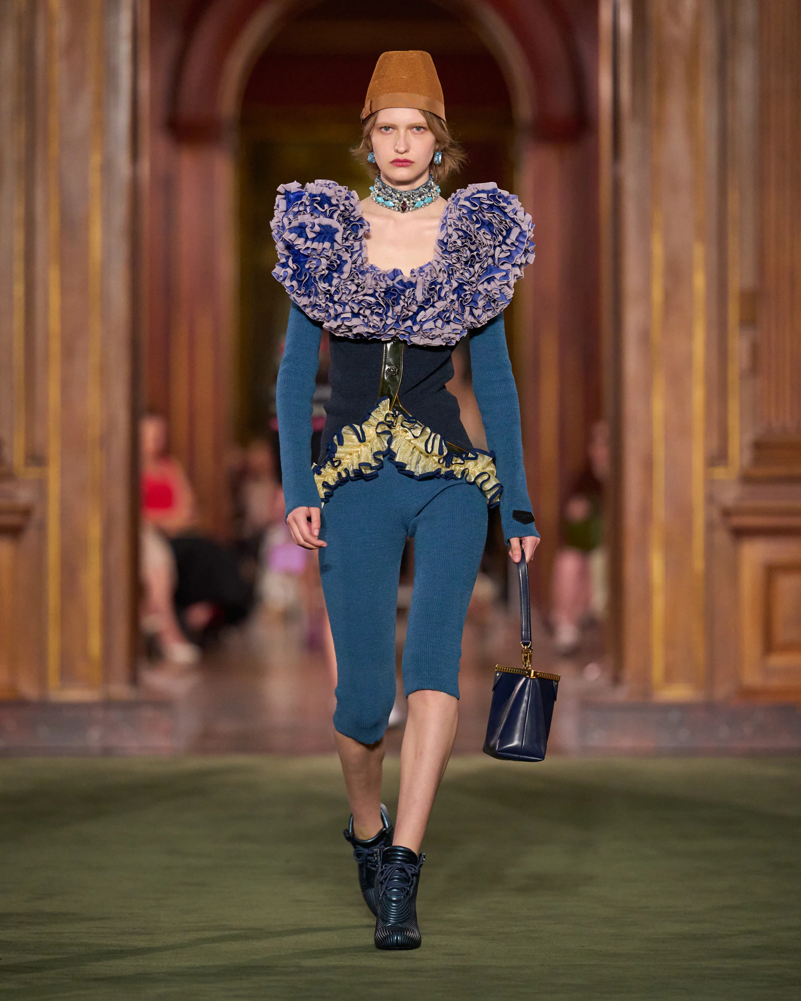 WOMEN_CRUISE_2027_Look_50.jpg
