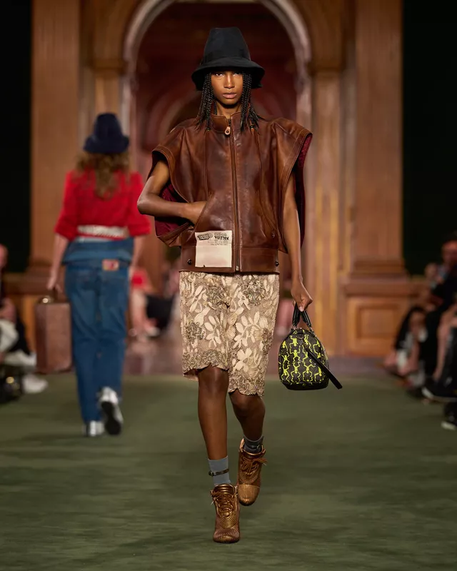 WOMEN_CRUISE_2027_Look_03.jpg