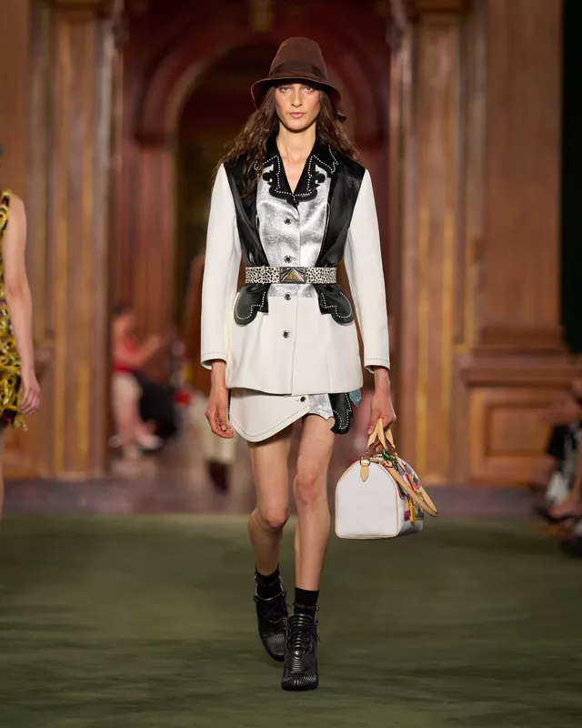 WOMEN_CRUISE_2027_Look_13.jpg