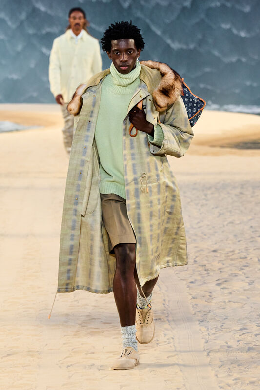 Vuitton m S27 048