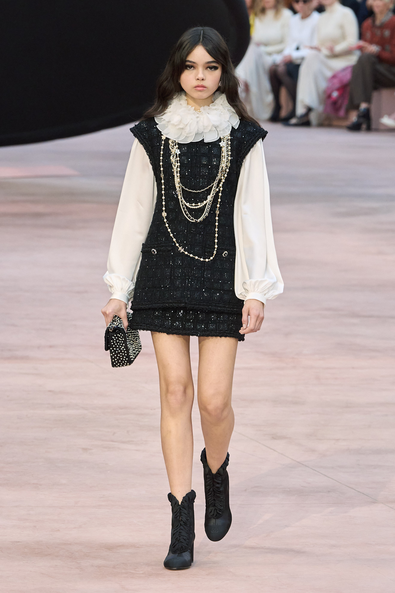 Chanel F25 013