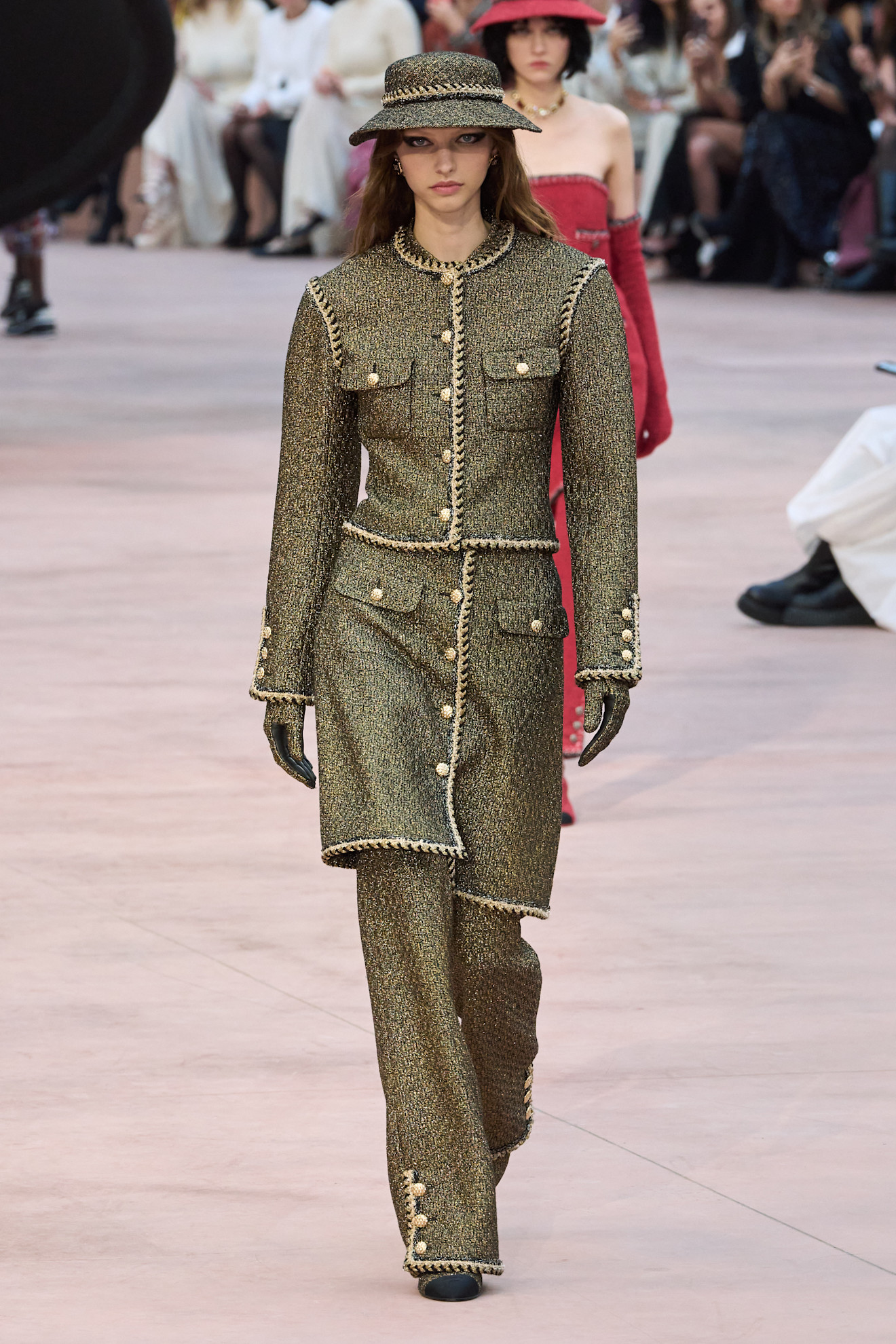 Chanel F25 024