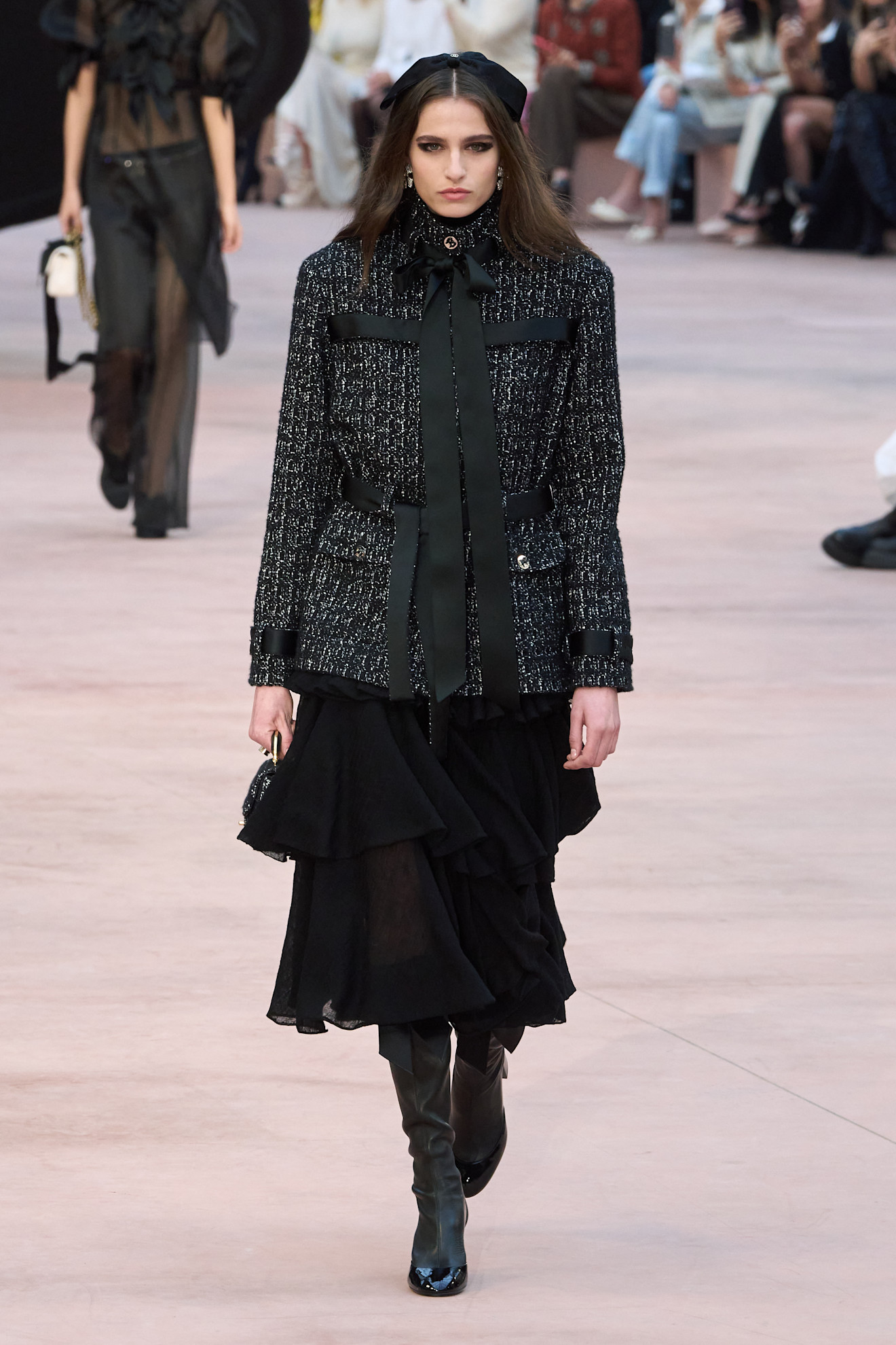 Chanel F25 032