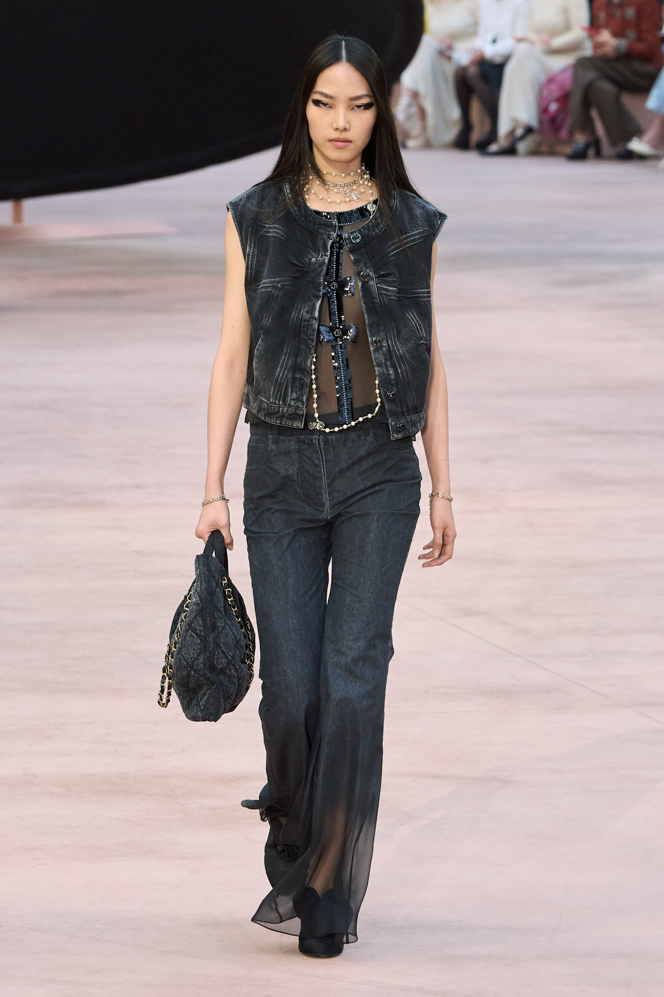 Chanel F25 048