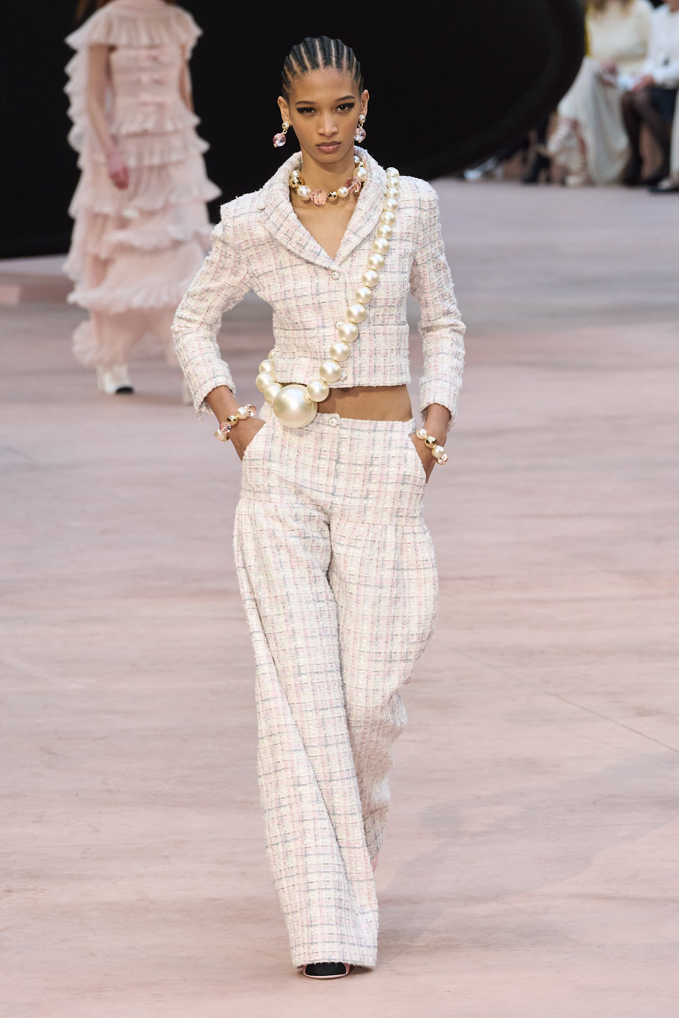 Chanel F25 054