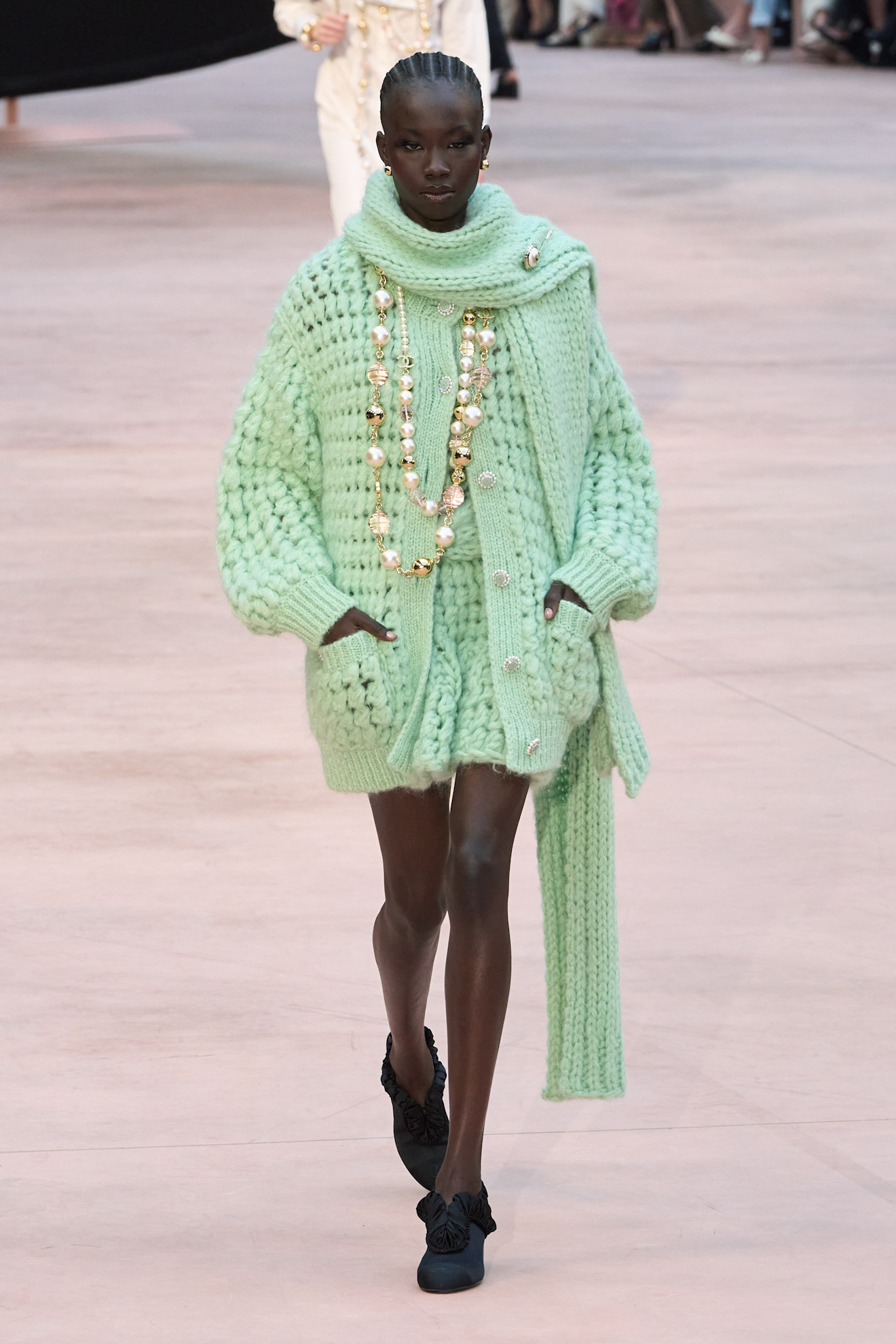 Chanel F25 057