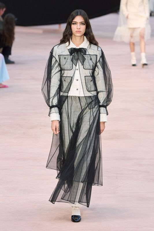 Chanel F25 002