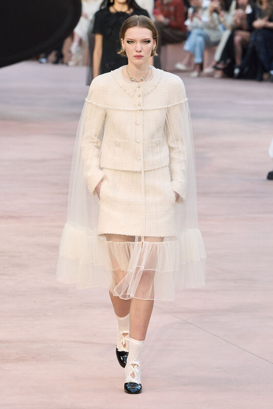 Chanel F25 003