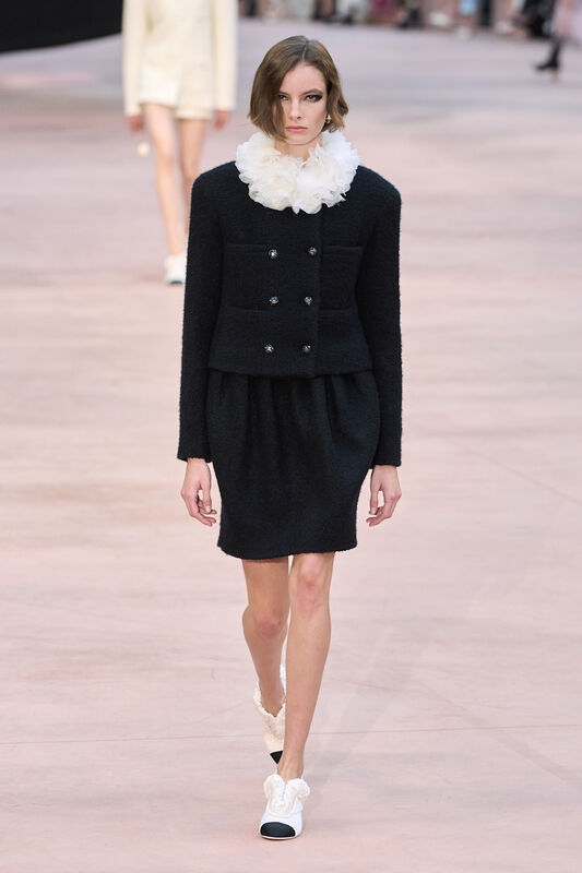 Chanel F25 011
