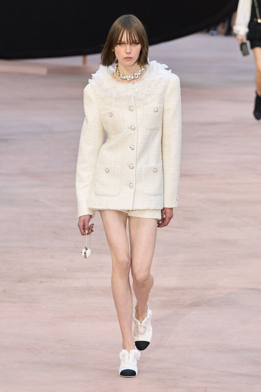 Chanel F25 012
