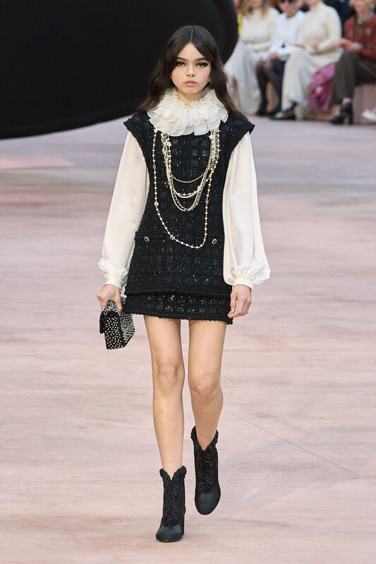 Chanel F25 013