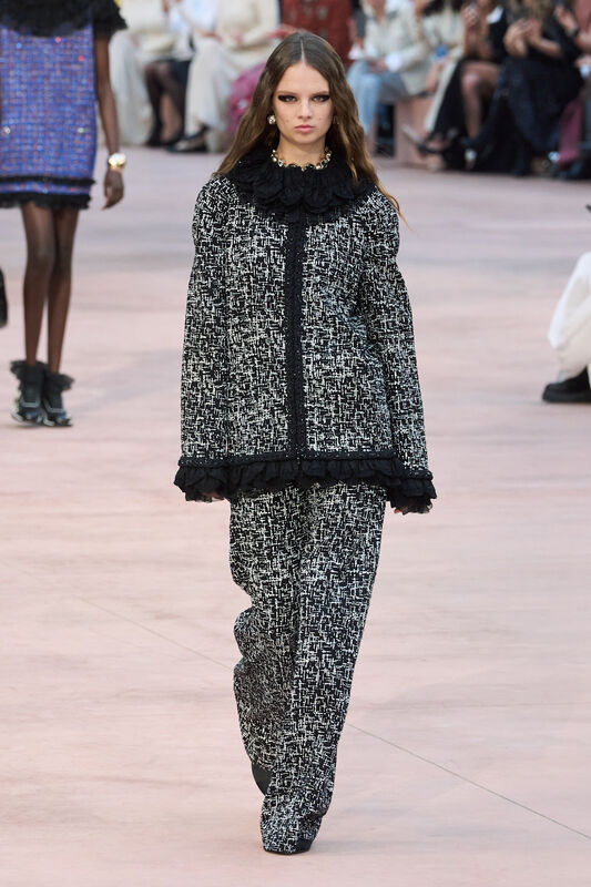 Chanel F25 015