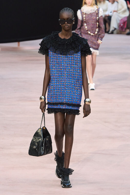 Chanel F25 016