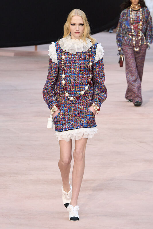 Chanel F25 017