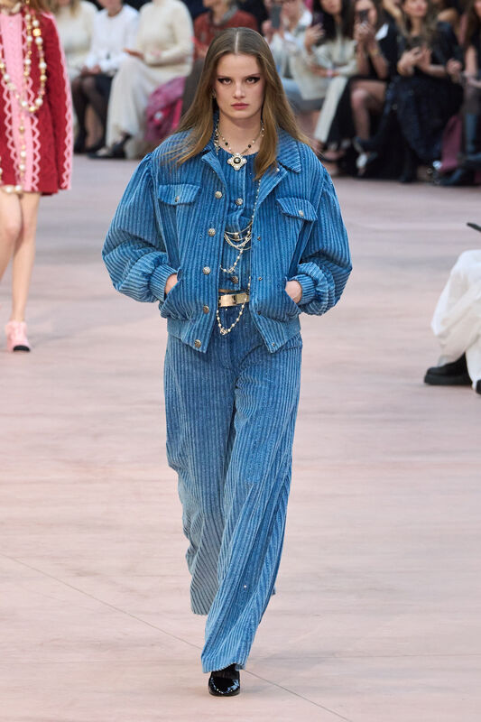 Chanel F25 020