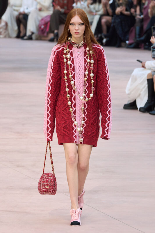 Chanel F25 021