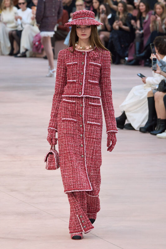 Chanel F25 022