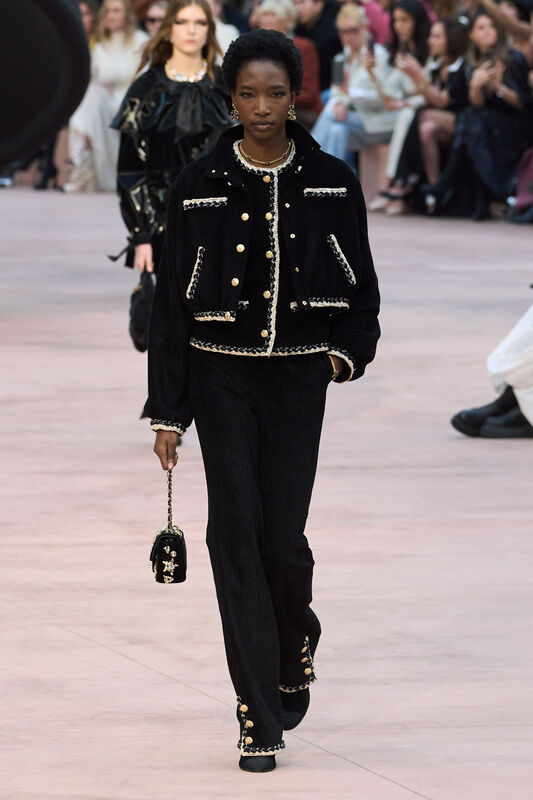 Chanel F25 030