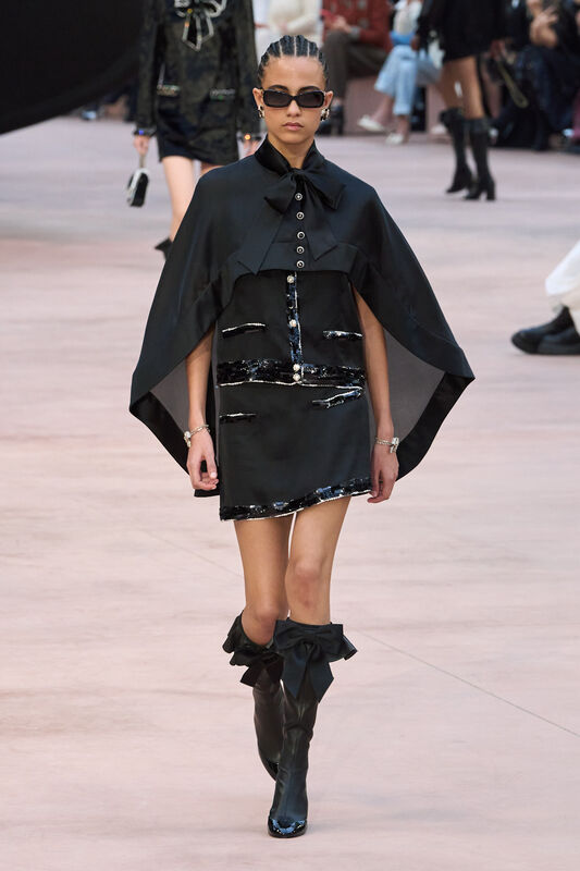 Chanel F25 038