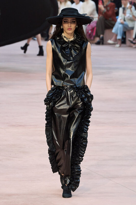 Chanel F25 040