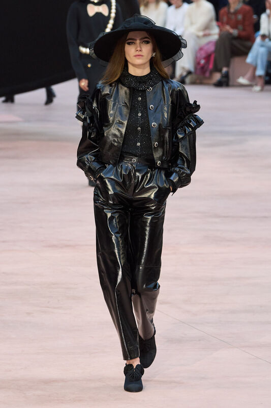 Chanel F25 042