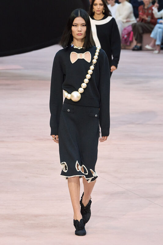 Chanel F25 043