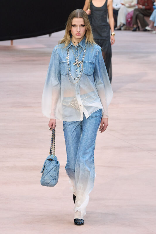Chanel F25 049