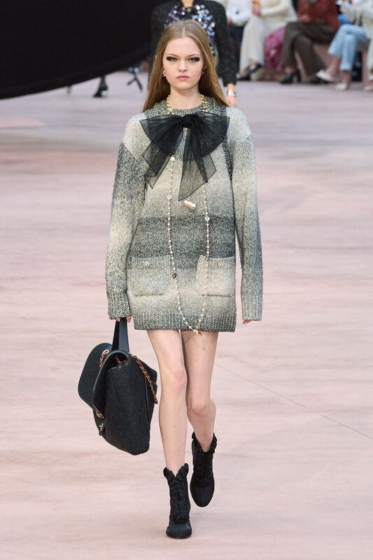 Chanel F25 051