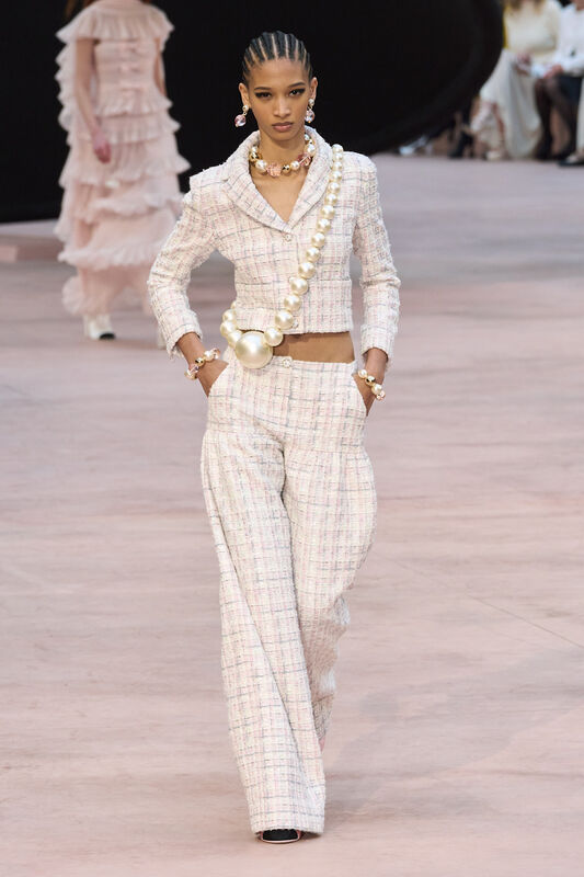Chanel F25 054