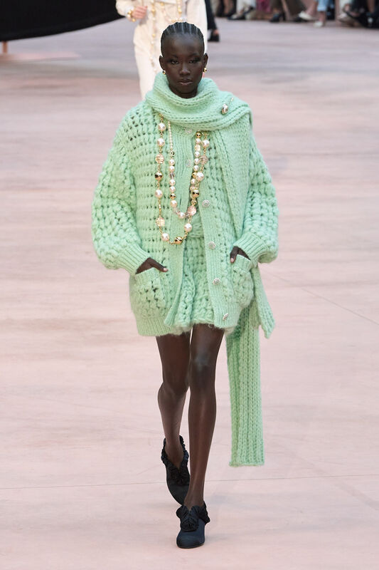 Chanel F25 057