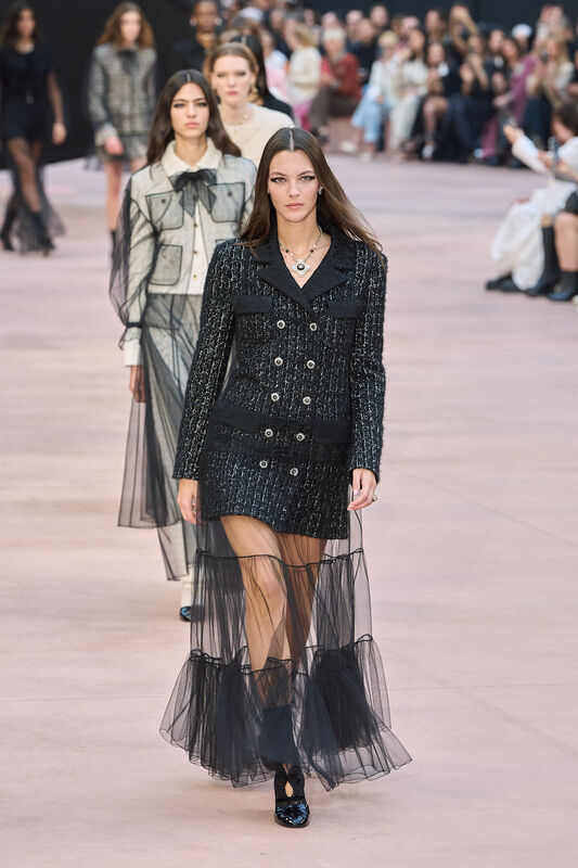 Chanel F25 071