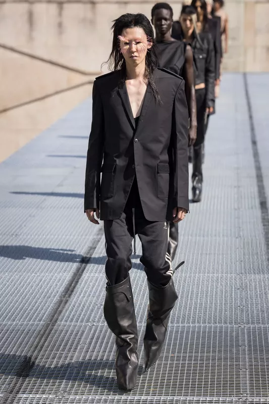 00007-rick-owens-spring-2027-menswear-credit-brand