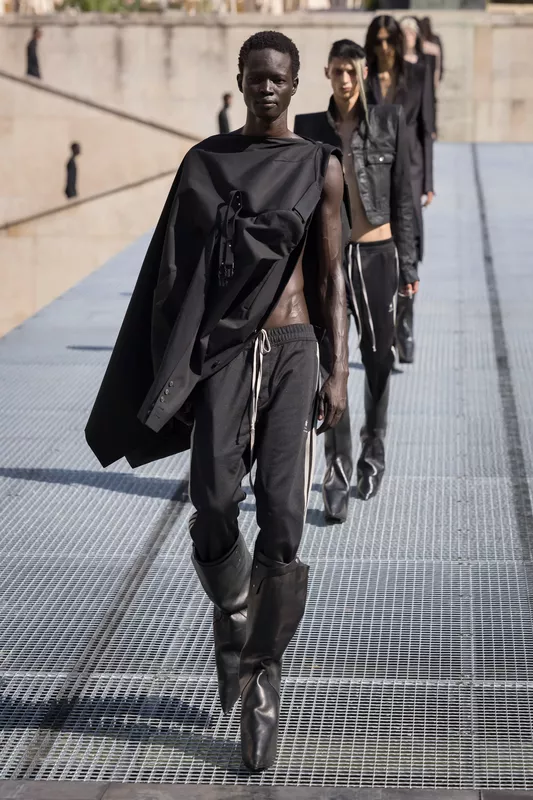 00008-rick-owens-spring-2027-menswear-credit-brand