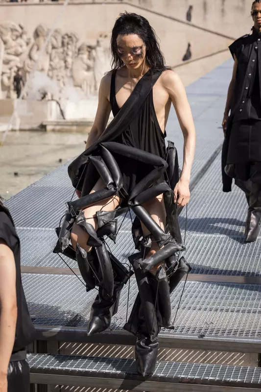 00052-rick-owens-spring-2027-menswear-credit-brand