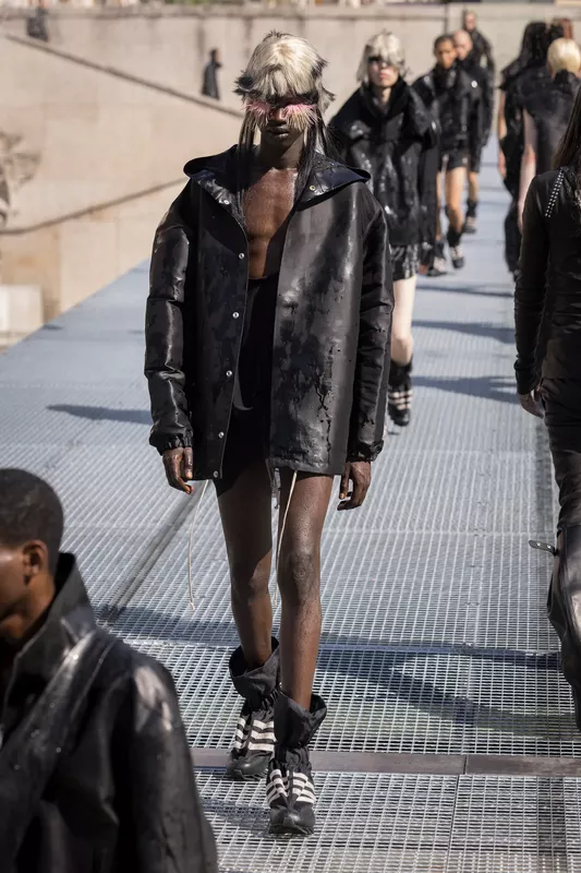 00063-rick-owens-spring-2027-menswear-credit-brand