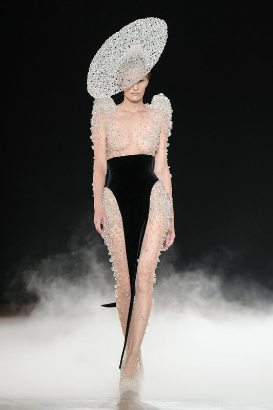 Van Herpen HC F26 010