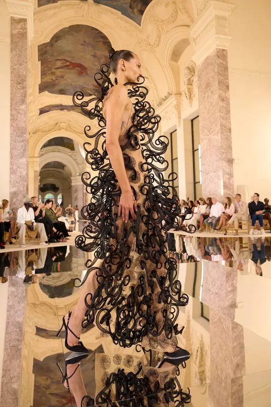 00009-schiaparelli-fall-2026-couture-credit-brand