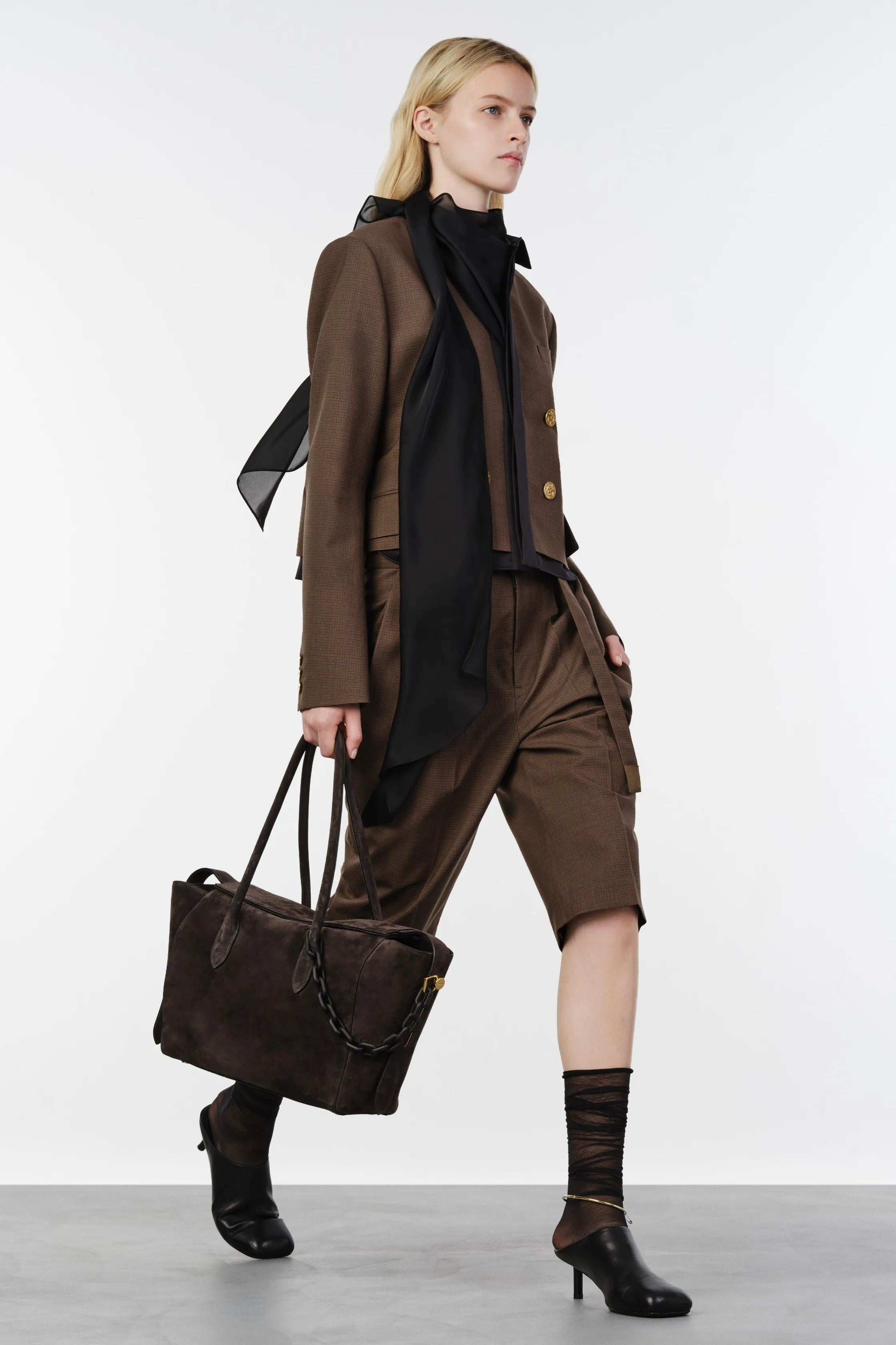 00021-sacai-resort-2027-credit-brand.jpg