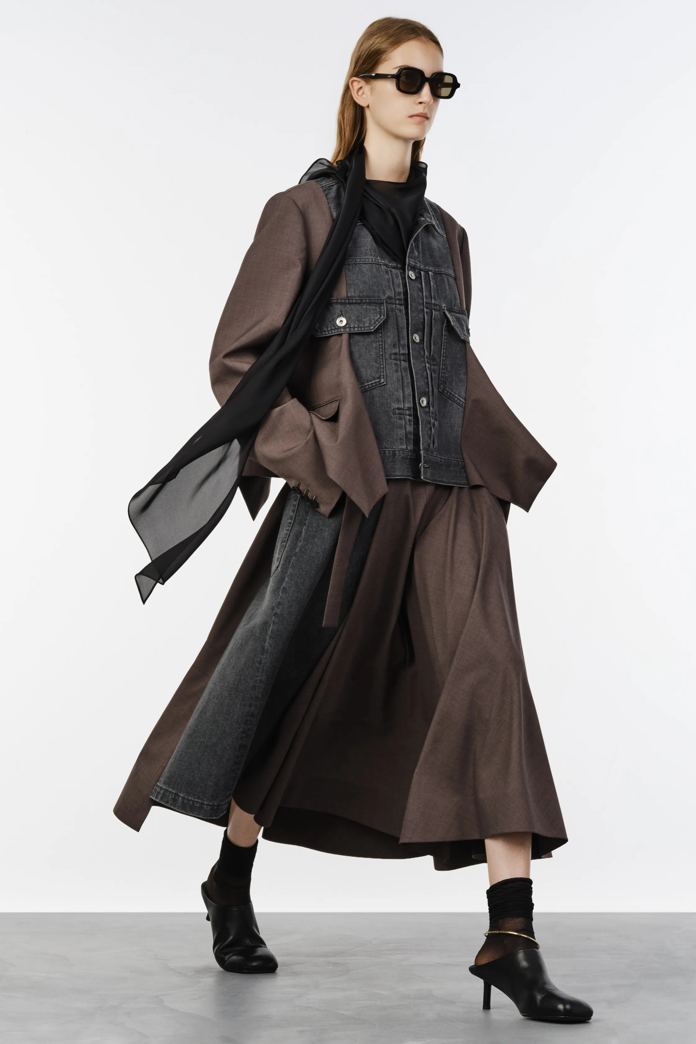 00022-sacai-resort-2027-credit-brand.jpg