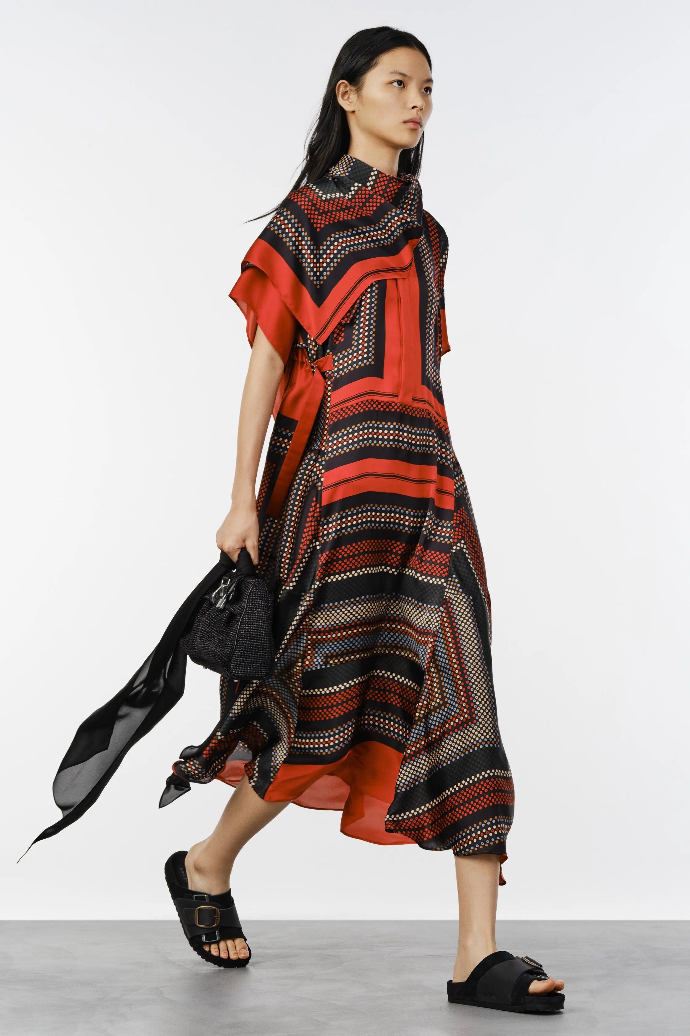 00032-sacai-resort-2027-credit-brand.jpg