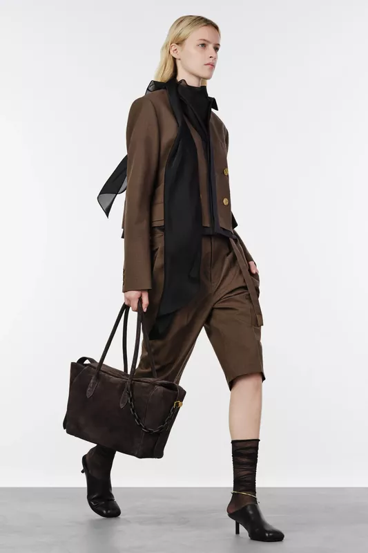 00021-sacai-resort-2027-credit-brand.jpg