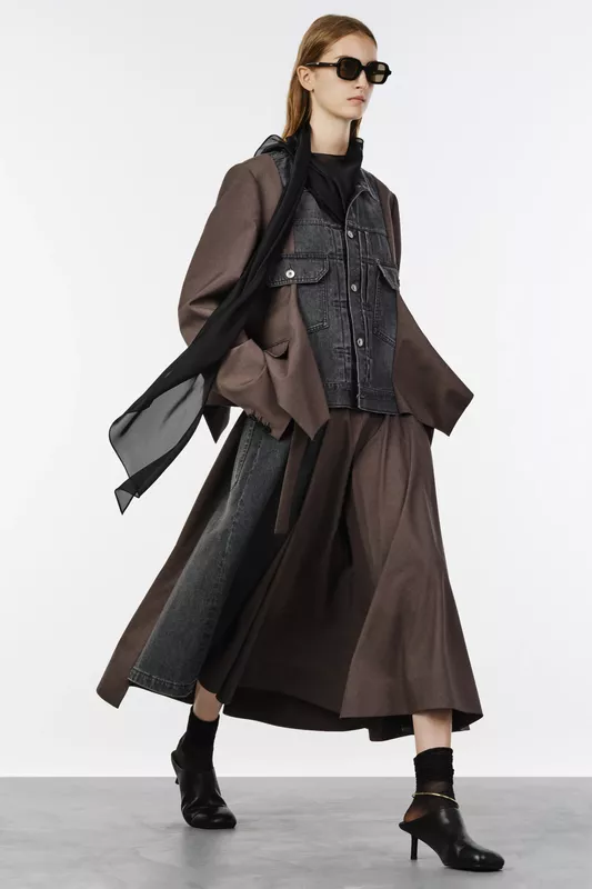 00022-sacai-resort-2027-credit-brand.jpg