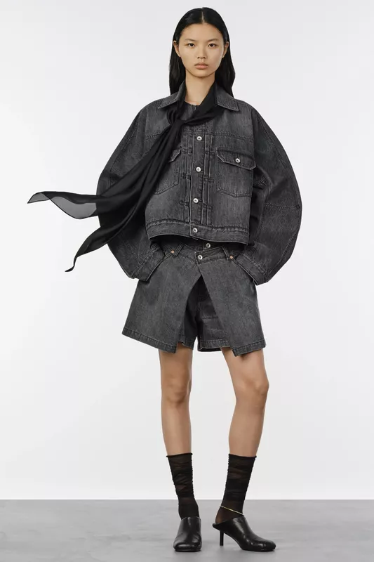 00023-sacai-resort-2027-credit-brand.jpg