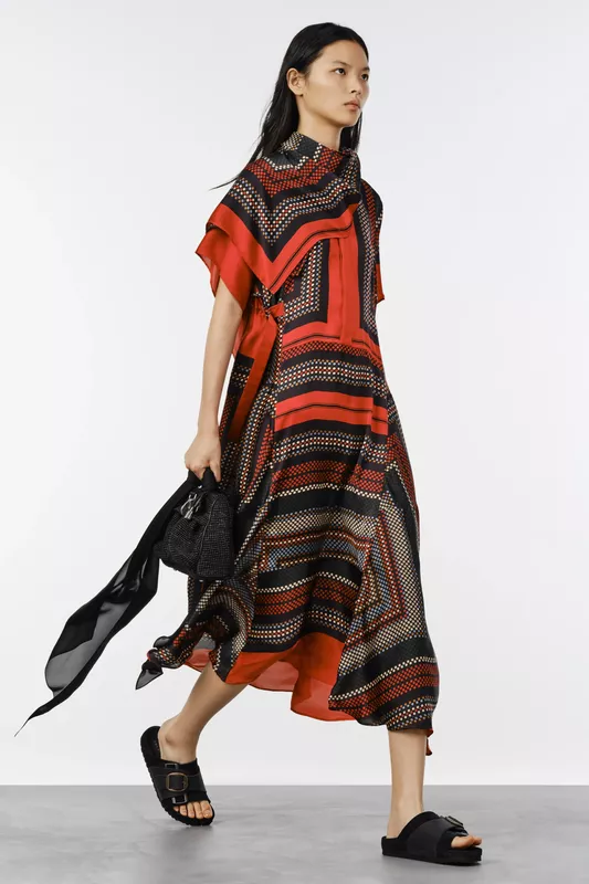 00032-sacai-resort-2027-credit-brand.jpg